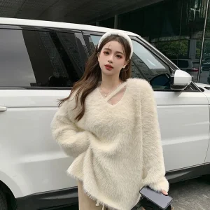 Agnes | Pull Douillet en Maille avec Col Asymétrique